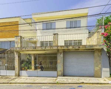 Casa Padrão, 4 dormitórios, 2 suíte, 5 banheiro, 3 vagas na garagem, 362M² de Área Constru