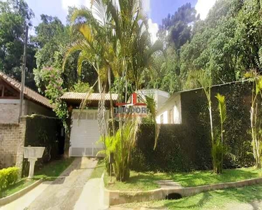 Casa térrea com piscina em condomínio fechado na Serra da Cantareira