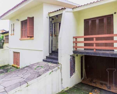 ![CDATA[Casa para Venda - 150m², 4 dormitórios, sendo 1 suites, 5 vagas - Teresópolis]]