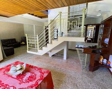 Excelente Casa Duplex com 5 quartos sendo 3 suíte com área de lazer no Bairro Portal Club