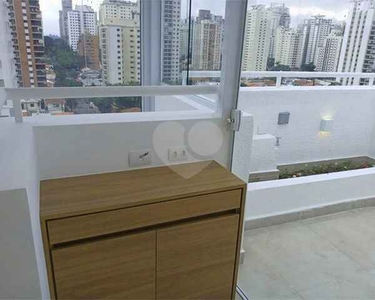 Linda cobertura duplex nunca habitada, acabou de ser montada por arquiteta, no miolo do Ca