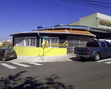 Confortável salão comercial de esquina, bem localizado, com fácil estacionamento no bairro