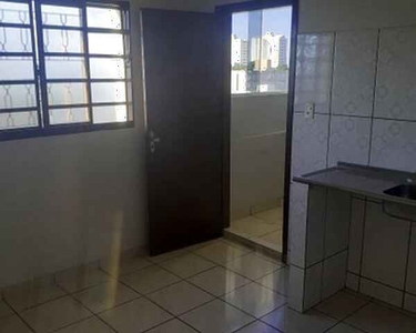 Vendo prédio comercial amplo com ótima localização no Bairro Araés