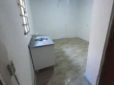 Aluga-se um cômodo c/ banheiro em Jandira - SP