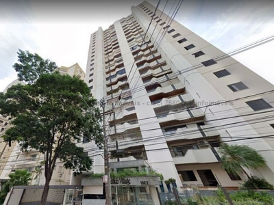 Amplo apartamento no centro