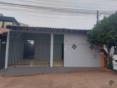 Casa em condomínio com duas suítes e mais um quarto - imóvel amplo