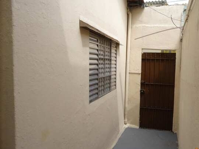 CASA PARA ALUGAR NA AV. CANGAÍBA COM 01 QUARTO INDEPENDENTE