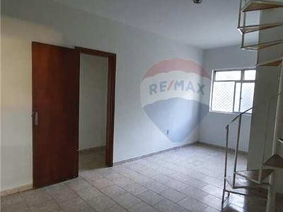 Excelente cobertura de 2 quartos, 2 banheiros e 1 vaga no Bairro Centenário próximo a AV