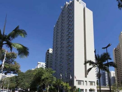 Flat disponível para locação no Quality Suites Alphaville, com 39m², 1 dormitório e 1 vaga