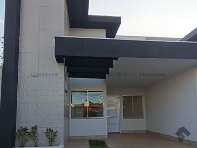 Linda casa com acabamento em alto padrão