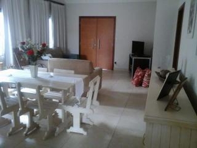 VENDO EXCELENTE CASA EM UBERABA-MG