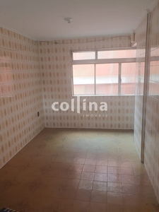 Apartamento em Conjunto Habitacional Presidente Castelo Branco, Carapicuíba/SP de 52m² 2 quartos à venda por R$ 142.000,00