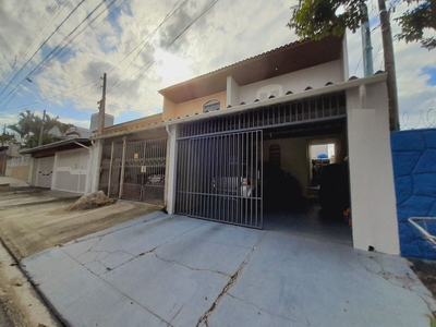 Casa em Esplanada Santa Terezinha, Taubaté/SP de 168m² 2 quartos à venda por R$ 379.000,00