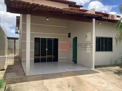 Casa Padrão, 3 dormitórios, 1 suítes, 1 banheiros, 2 vagas na garagem