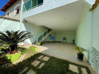 Casa com 3 quartos à venda no bairro Santa Mônica, 250m²