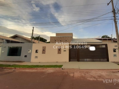 Casa Térrea com 3 Quartos à Venda por R$ 560.000