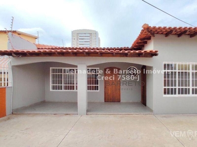 Casa Térrea com 3 Quartos à Venda por R$ 950.000