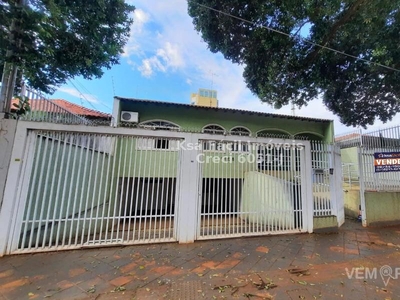 Casa Térrea com 4 Quartos à Venda por R$ 999.000