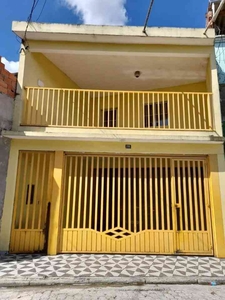 Casa com 3 quartos à venda no bairro Jardim Marilena, 150m²