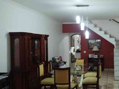 Casa com 3 quartos à venda no bairro Jardim Vila Galvão, 225m²
