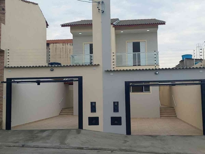 Casa com 3 quartos à venda no bairro Vila Carmela I, 99m²