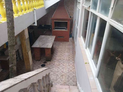 Casa com 3 quartos à venda no bairro Vila Galvão, 315m²