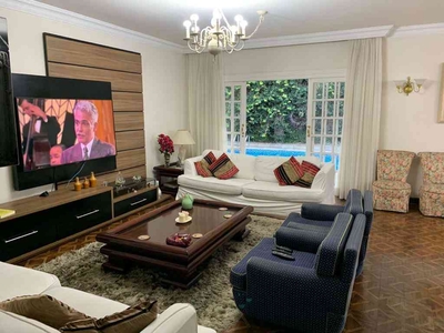 Casa com 3 quartos à venda no bairro Vila Inah, 230m²