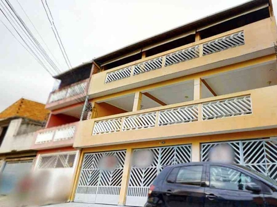 Casa com 7 quartos à venda no bairro Jardim Presidente Dutra, 123m²