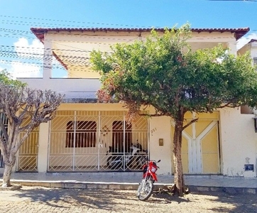 Casa no bairro das Flores, 03 quartos