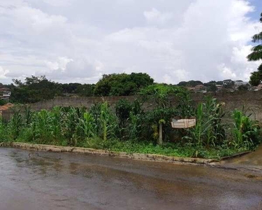 Lote de Esquina murado muro alto escorrido para frente com 492,89 metros sendo 17 metros d