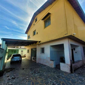 Casa com 3 quartos à venda no bairro Ouro Preto, 161m²