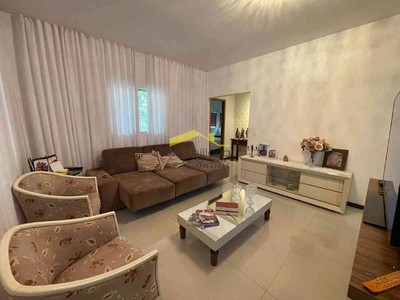 Casa em Condomínio com 5 quartos à venda no bairro Retiro do Chalé, 366m²