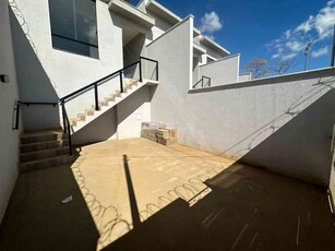 Casa com 3 quartos à venda no bairro Cachoeira, 120m²