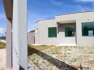 Casa com 3 quartos à venda no bairro Novo Centro, 80m²