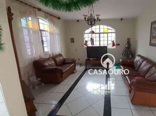 Casa com 3 quartos à venda no bairro Sagrada Família, 187m²