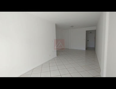 Apartamento no Bairro Centro em Blumenau com 2 Dormitórios (1 suíte) e 80 m²