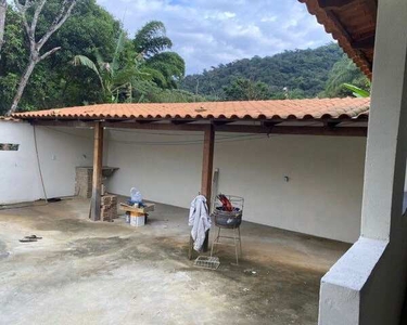 Sitio com área de 1.000m² com muita água nos fundos, em Mateus Leme - MG