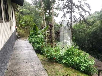 Casa mista semi mobiliada no Bairro Garcia, contendo 3 dormitórios