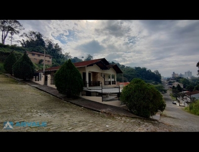 Casa no Bairro Escola Agrícola em Blumenau com 3 Dormitórios (1 suíte) e 144 m²