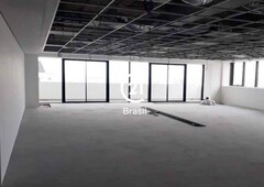 Salão comercial NOVO vão livre 205m², 6 vagas, andar alto, avarandado, piso elevado, instalações ar condicionado central, Barra Funda, Fórum, terminal