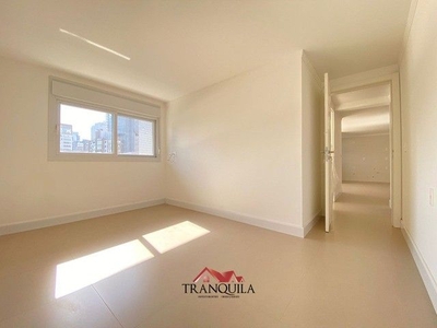 Apartamento de com 3 suítes no centro de Torres