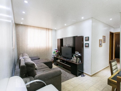 APARTAMENTO no 3º andar com 2 dormitórios e 1 garagem