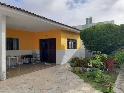 Casa com 3 Quartos e 2 banheiros à Venda, 143 m² por R$ 245.000