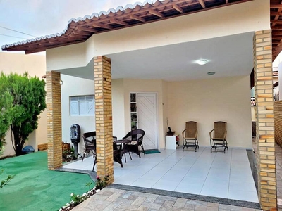 Casa com 3 Quartos e 3 banheiros à Venda, 250 m² por R$ 300.000