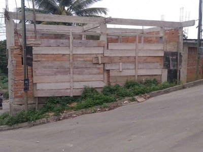 Casa e ponto de comércio de esquina perto de tudo