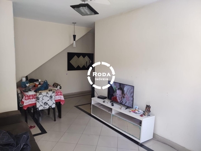 Casa Sobreposta baixa a venda de 3 dormitórios, 1 suíte, em Santos no bairro Aparecida