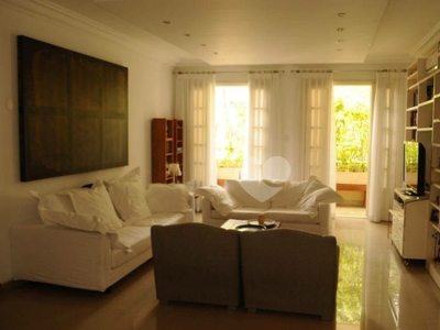 Apartamento à venda por R$ 800.000