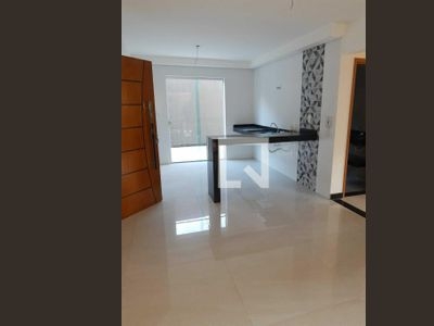 APARTAMENTO no 1º andar com 2 dormitórios e 2 garagens