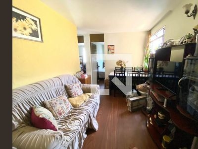 APARTAMENTO no 4º andar com 2 dormitórios