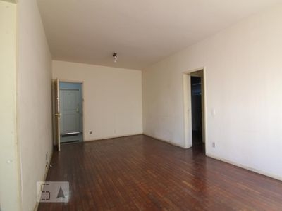 APARTAMENTO no 2º andar com 3 dormitórios e 1 garagem